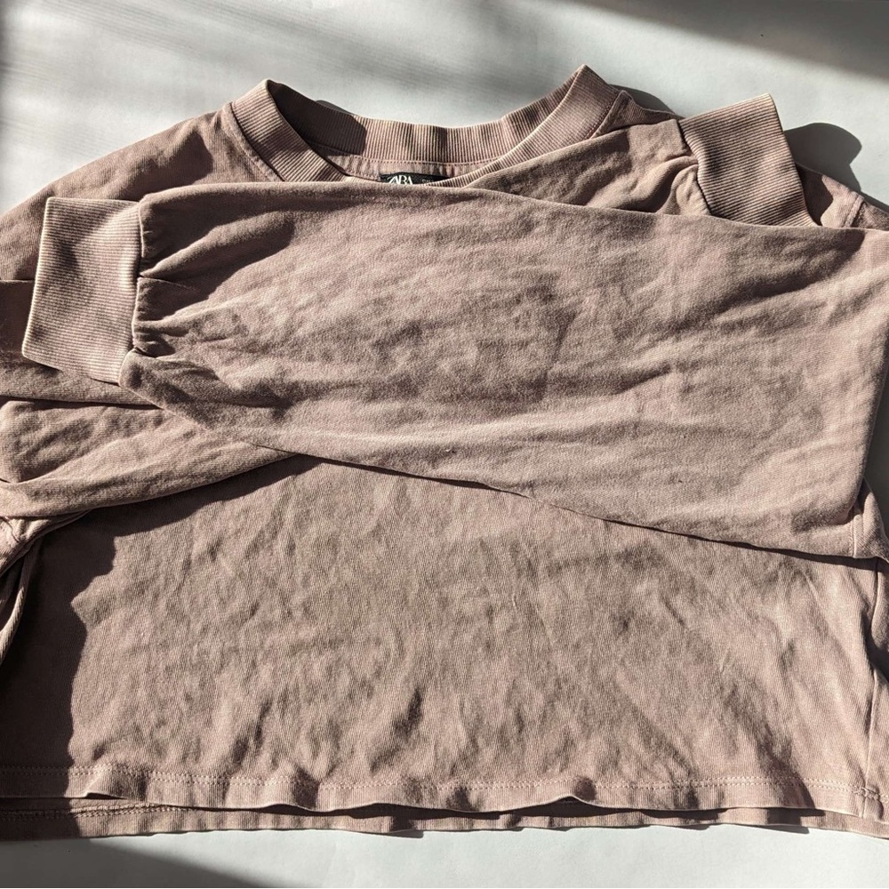 pinkish beige thin sweatshirt